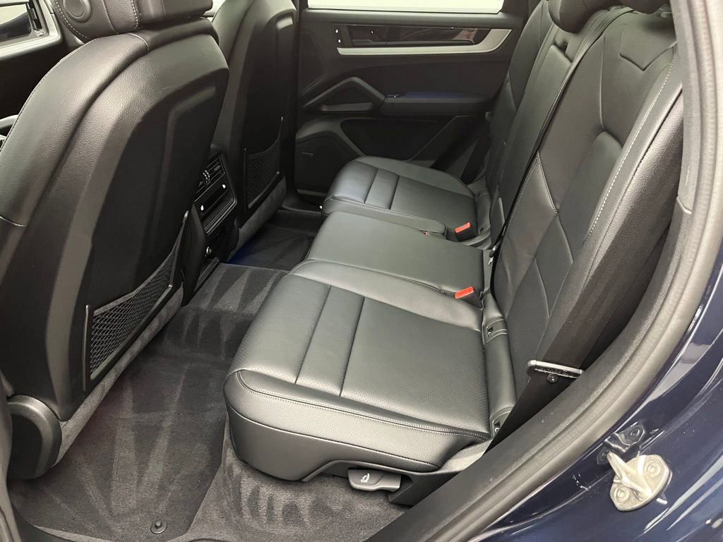 Used 2025 Porsche Cayenne image 26