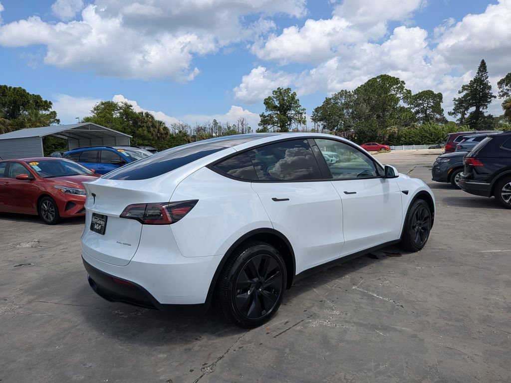 Used 2024 Tesla Model Y Long Range AWD/4WD image 8