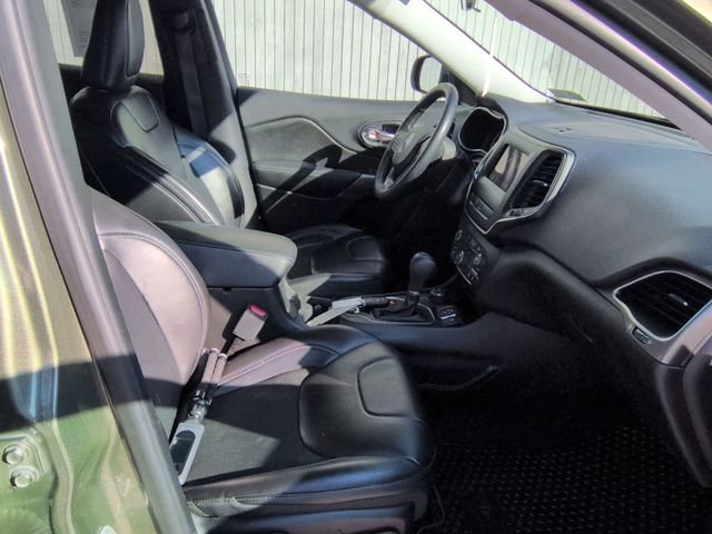 Used 2019 Jeep Cherokee Latitude Plus w/ Cold Weather Group image 28