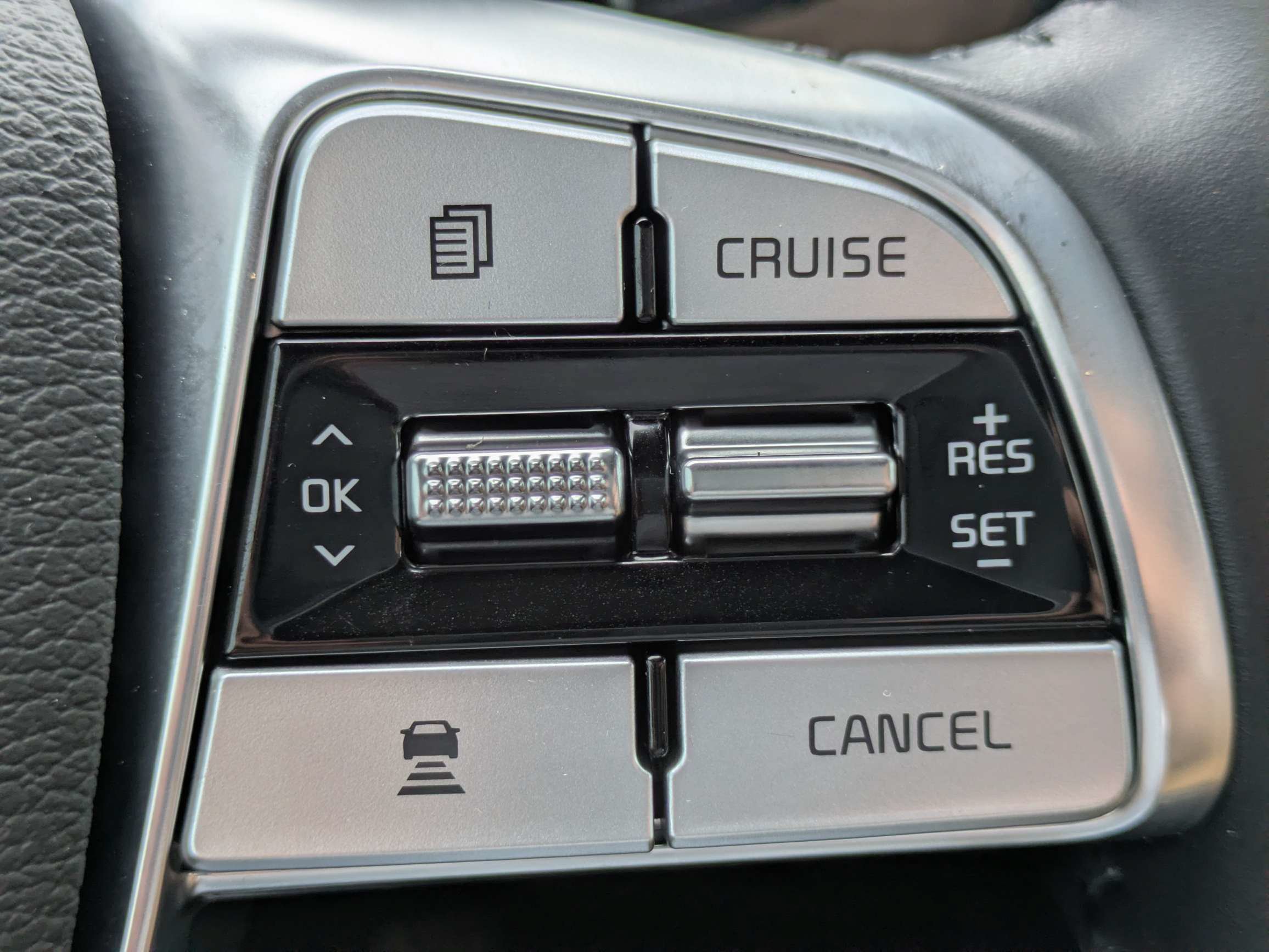 Certified 2021 Kia Telluride SX w/ Towing Package FWD image 34