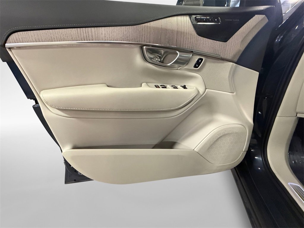 Used 2024 Volvo XC90 B6 Ultimate image 14