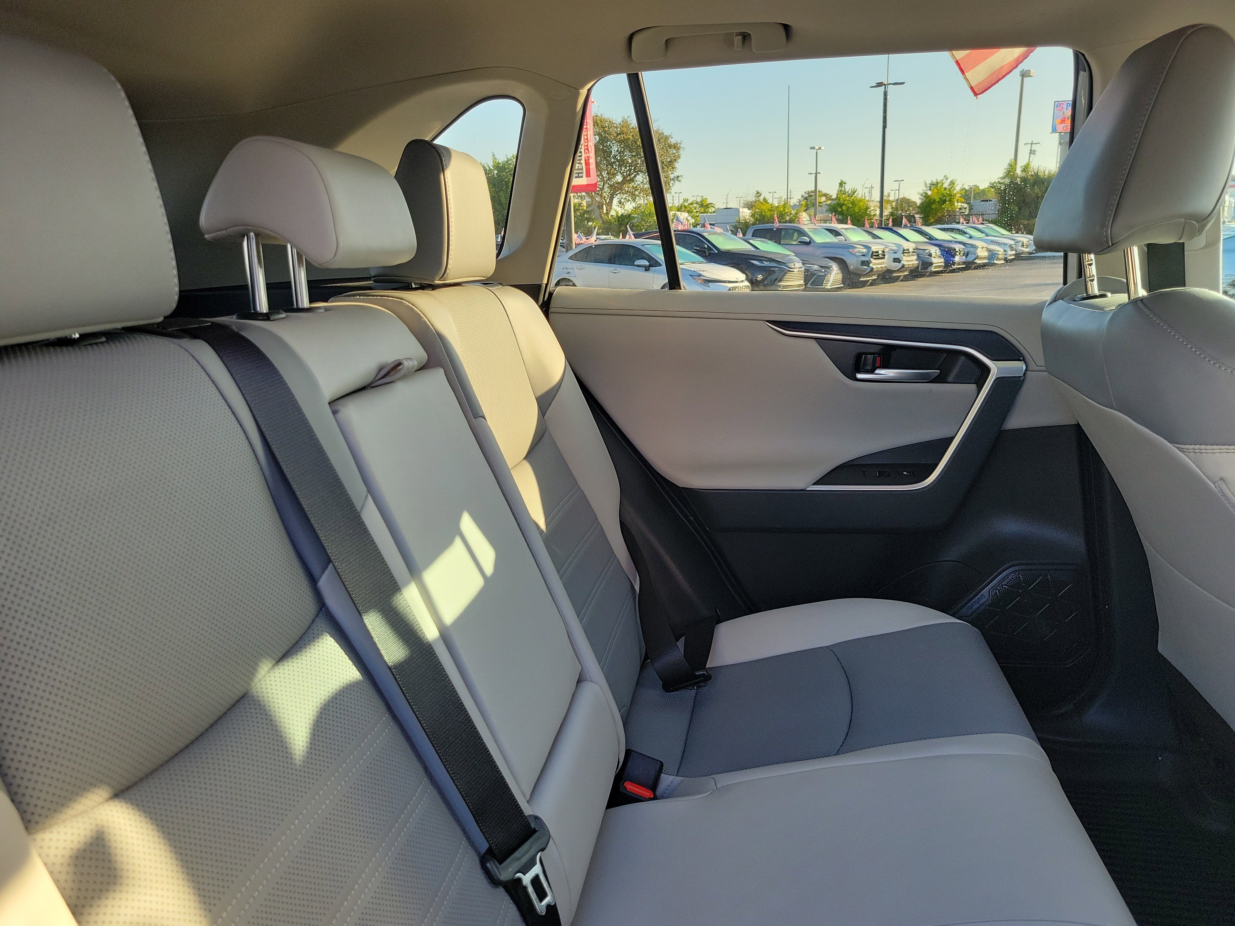 Used 2023 Toyota RAV4 Limited image 15