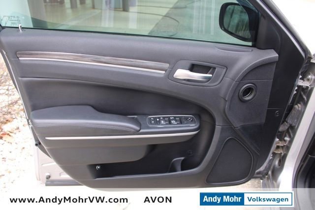 Used 2018 Chrysler 300 Touring w/ Driver Convenience Group image 19