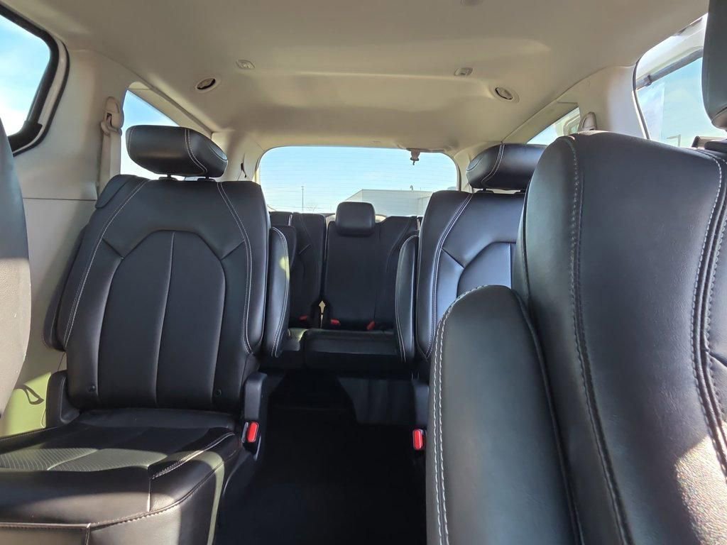 Used 2024 Chrysler Pacifica Touring-L FWD image 18