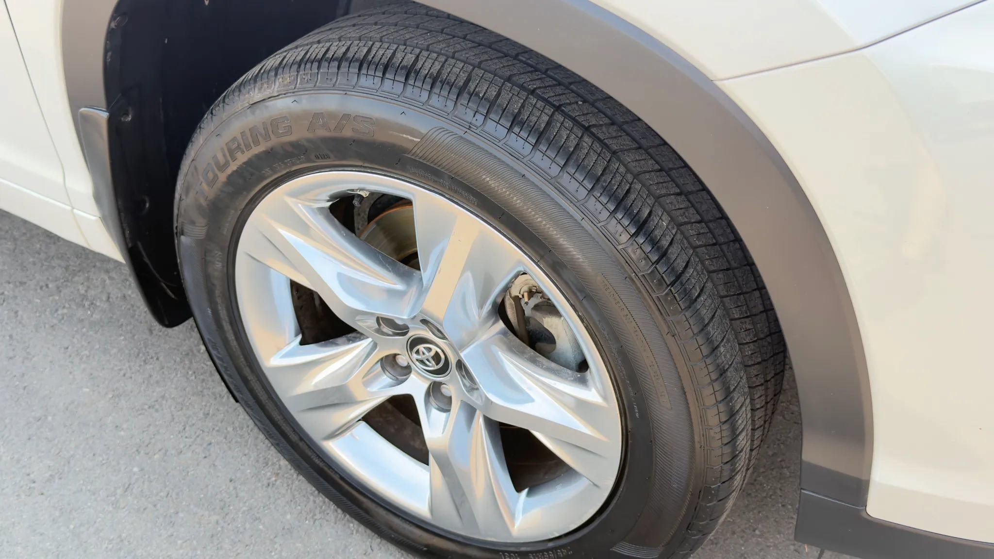Used 2018 Toyota Highlander Limited AWD/4WD image 12