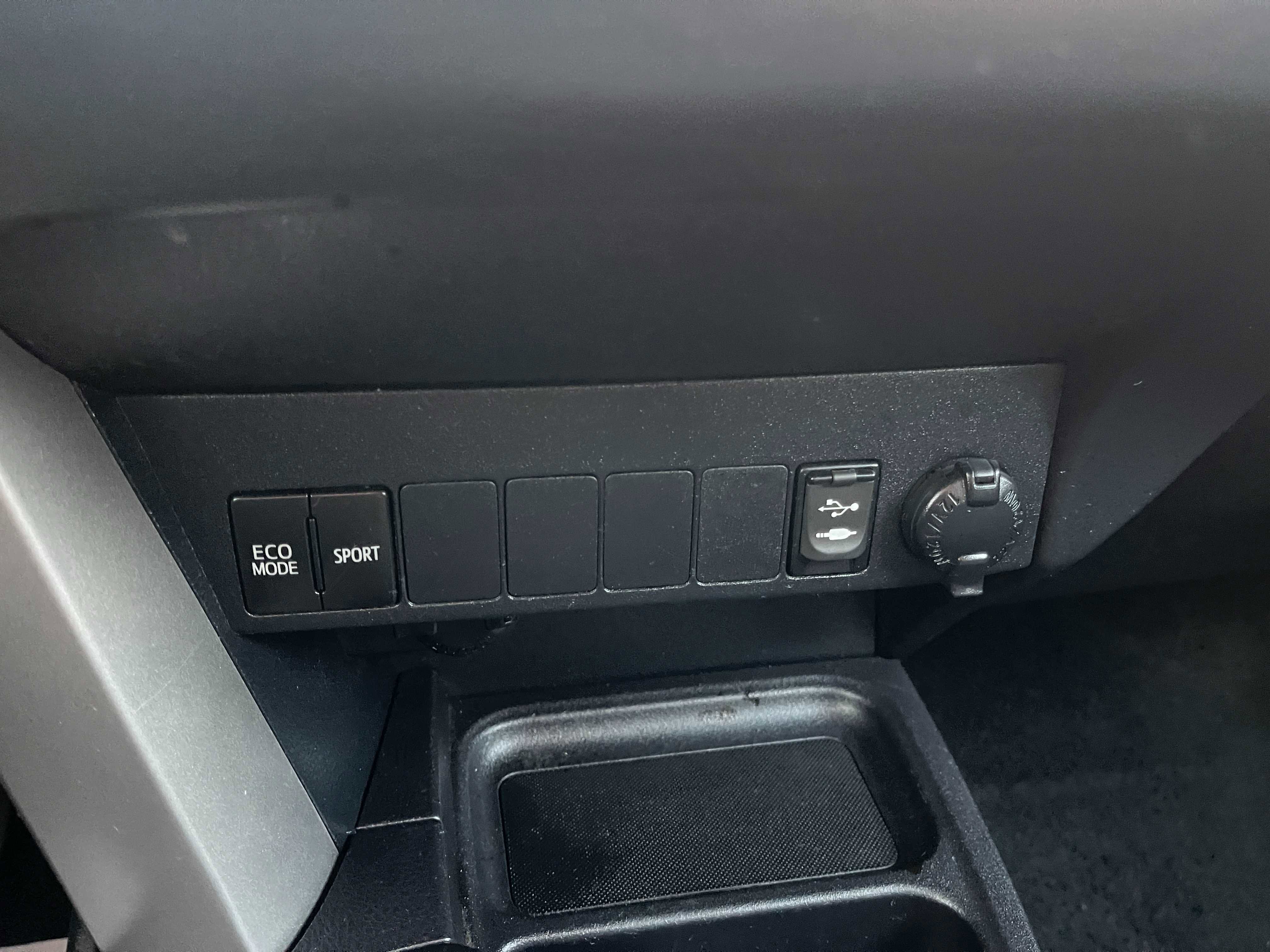 Used 2018 Toyota RAV4 XLE image 20