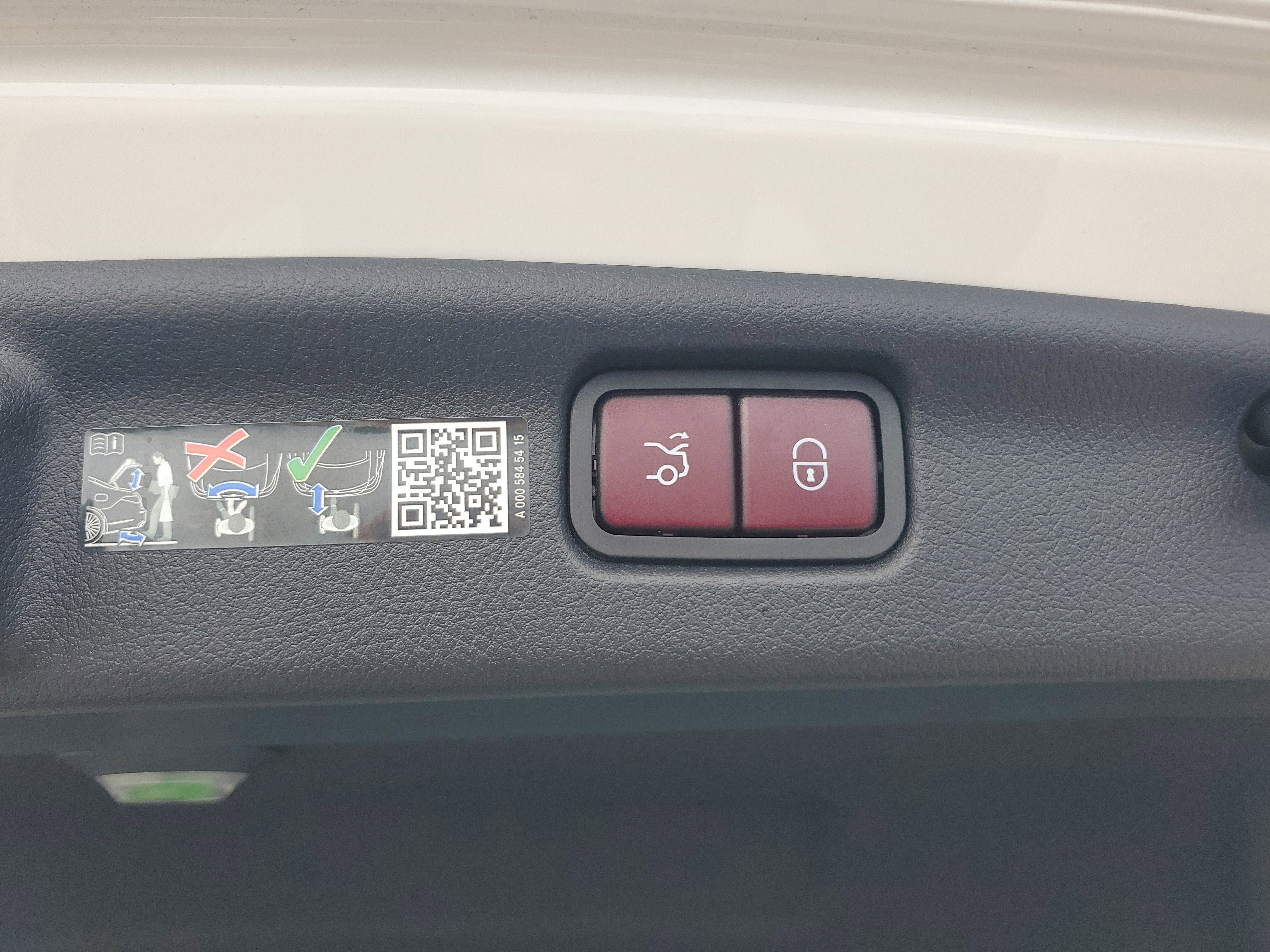 Used 2025 Mercedes-Benz C 300 Sedan image 29