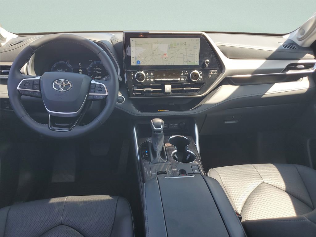Used 2025 Toyota Highlander Limited image 22