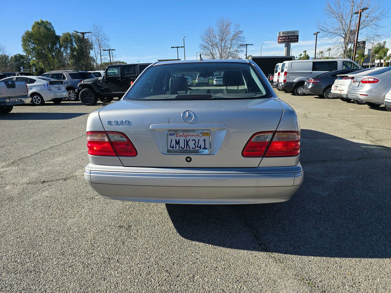Used 2000 Mercedes-Benz E 320 Sedan image 6