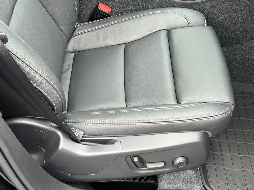 New 2026 Volvo XC40 B5 Ultra w/ Protection Package Premier image 8