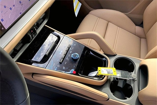 New 2026 Porsche Cayenne image 36