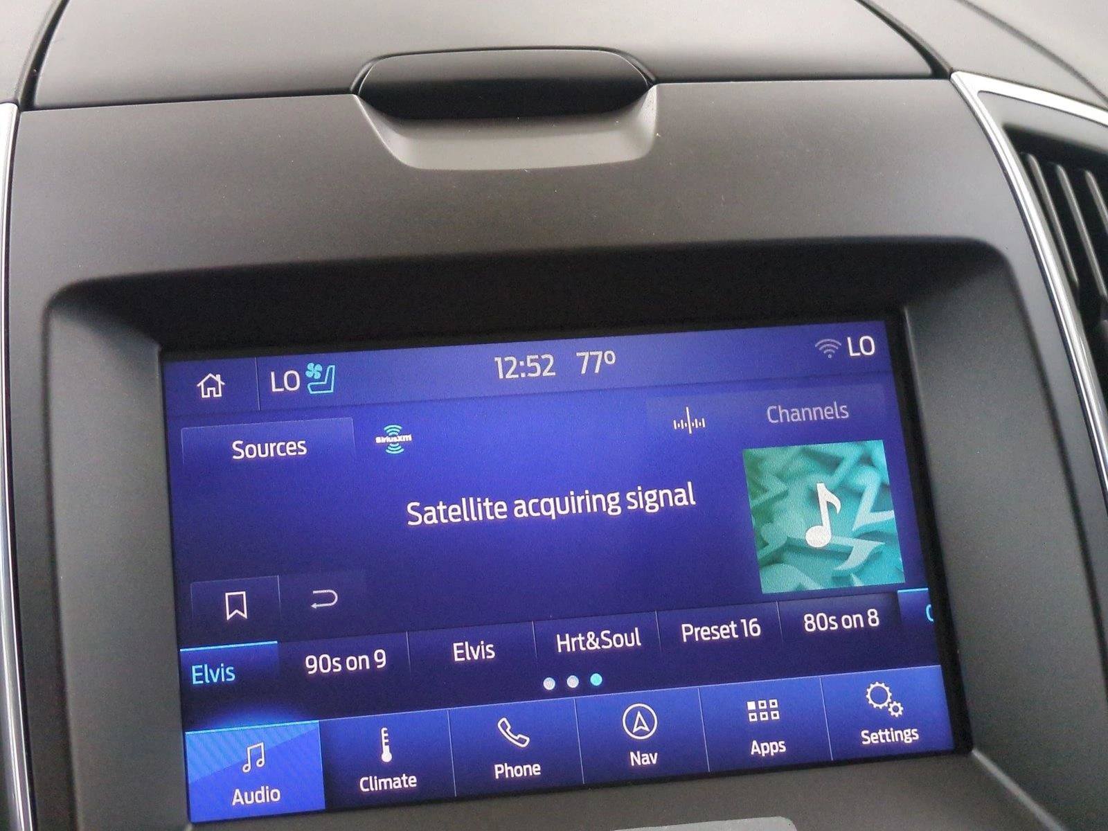 Used 2018 Ford Edge Titanium w/ Equipment Group 302A AWD/4WD image 18