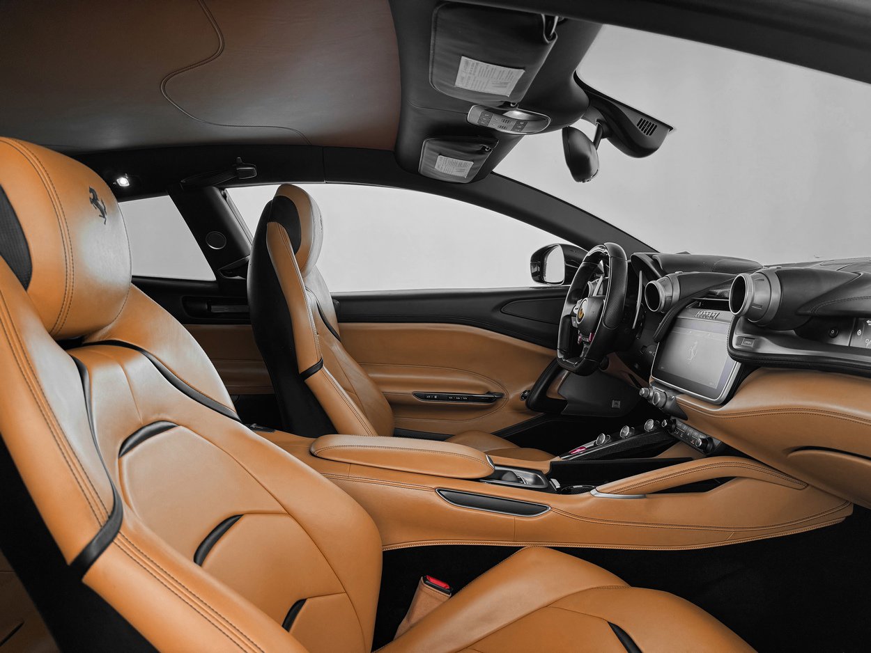 Used 2018 Ferrari GTC4Lusso T image 26