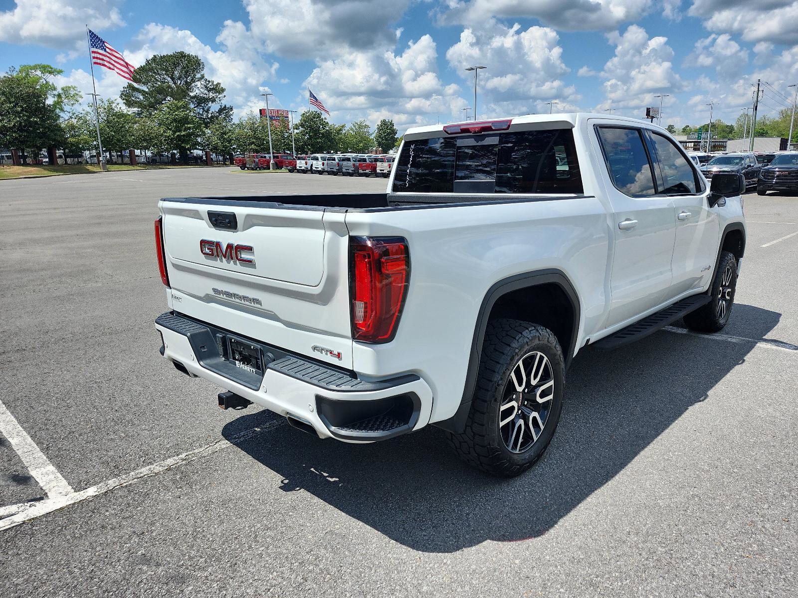 Used 2022 GMC Sierra 1500 AT4 w/ AT4 Premium Package image 3