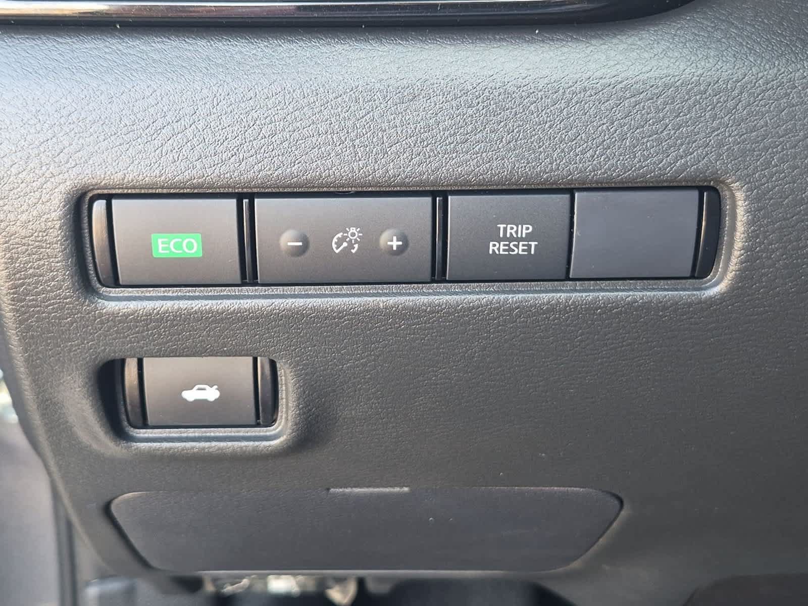 Used 2025 Nissan Sentra SR FWD image 17