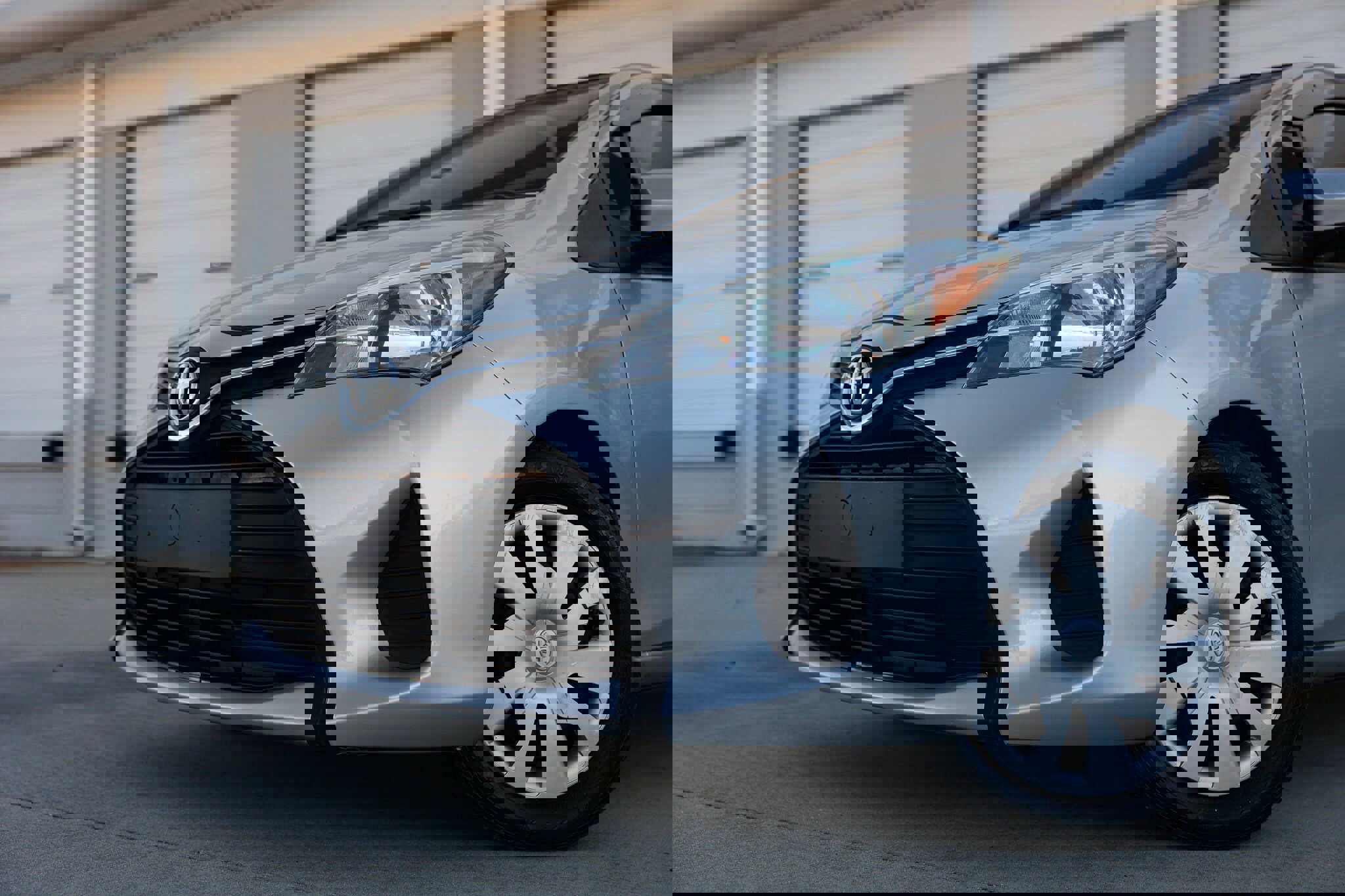 Used 2016 Toyota Yaris L image 29