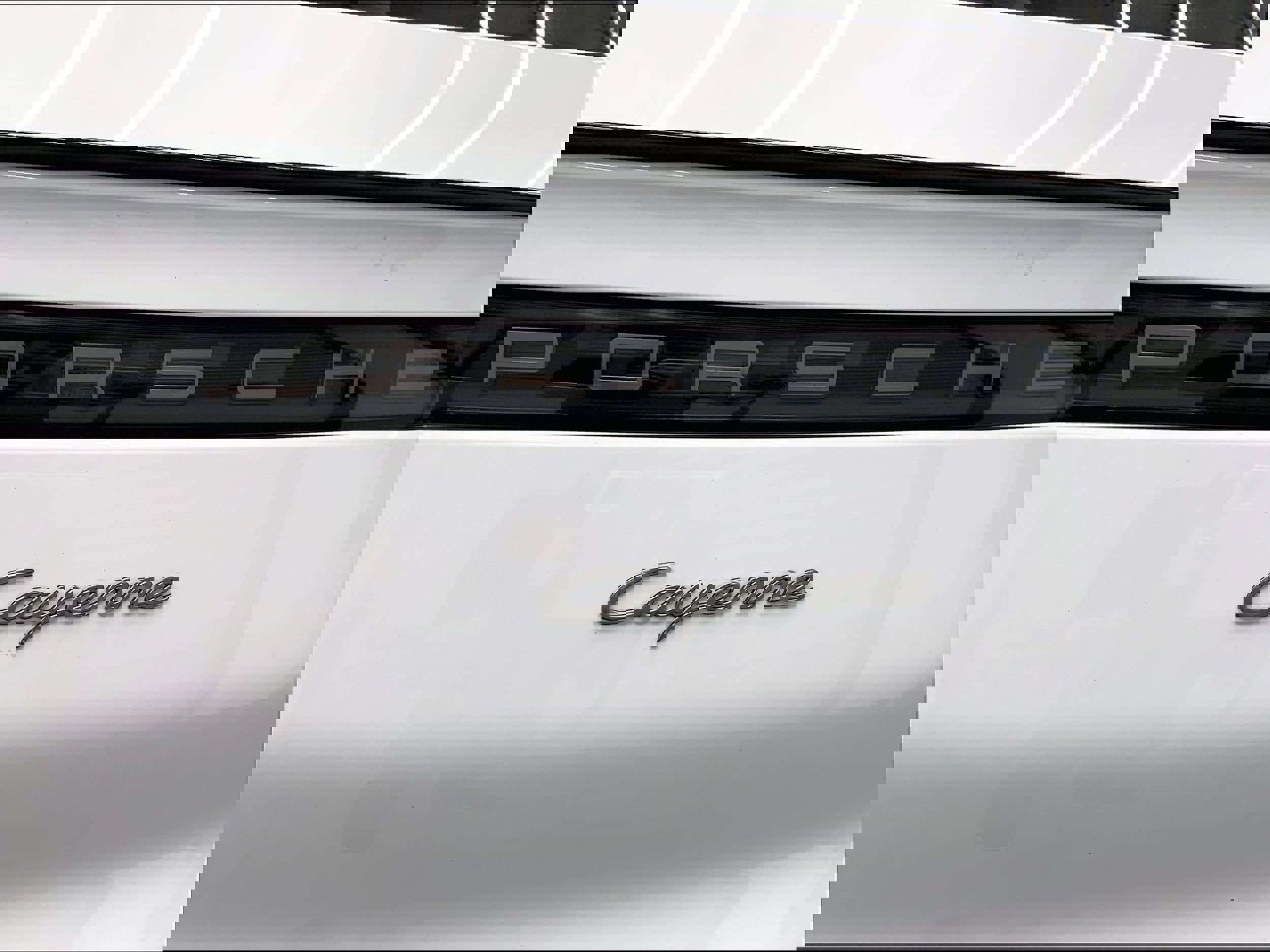 Certified 2022 Porsche Cayenne Platinum Edition image 31