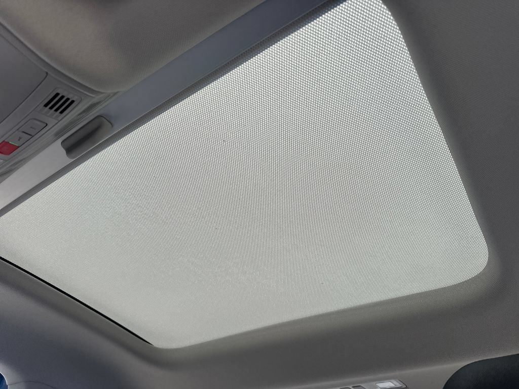 Used 2025 Volkswagen Jetta SE w/ Sunroof Package FWD image 49