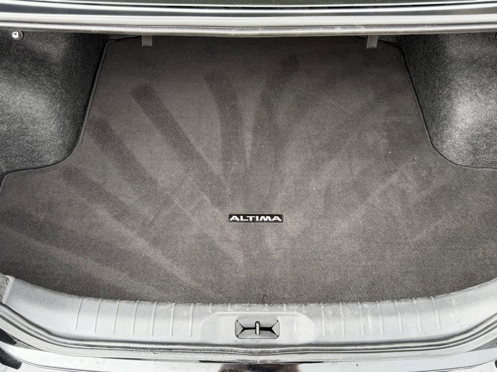 Used 2025 Nissan Altima 2.5 SV FWD image 29