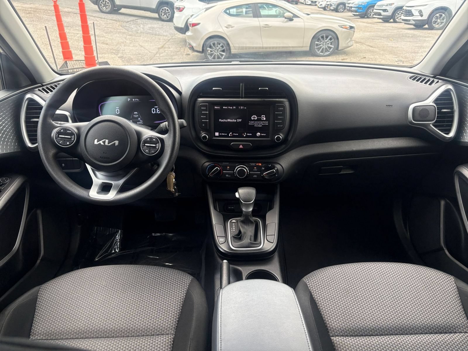 Used 2025 Kia Soul LX w/ LX Technology Package FWD image 16
