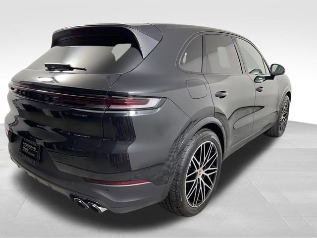 Used 2025 Porsche Cayenne image 9