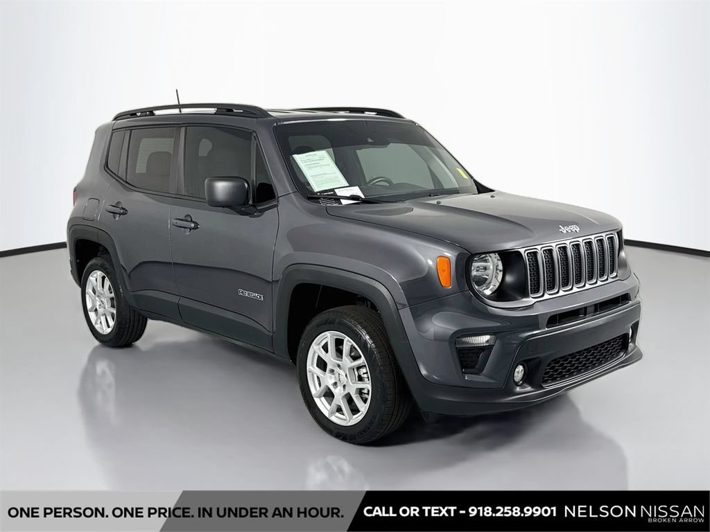 Used 2022 Jeep Renegade Latitude w/ Convenience Group AWD/4WD image 3