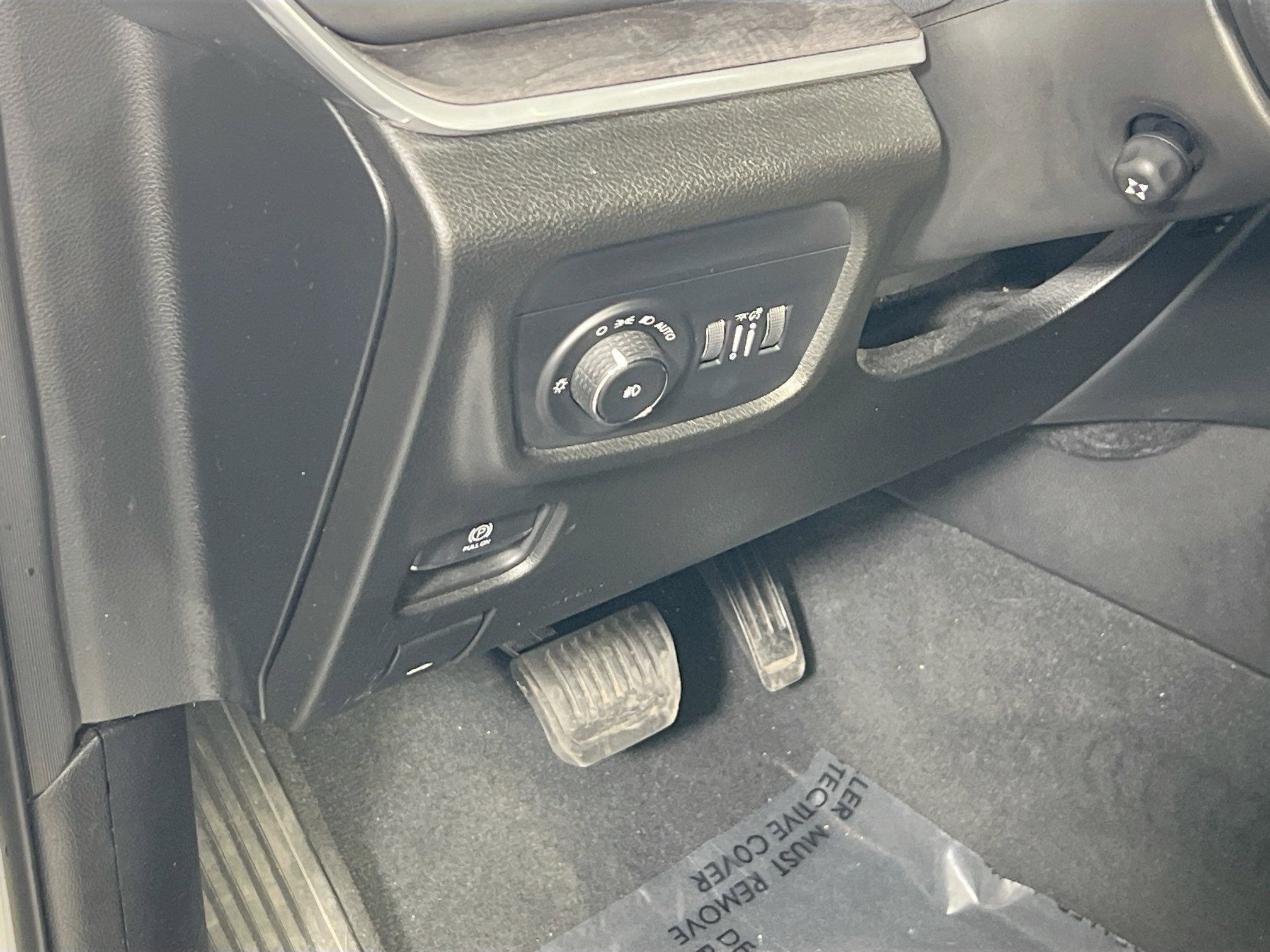 Used 2022 Jeep Grand Cherokee Overland w/ Luxury Tech Group IV AWD/4WD image 10