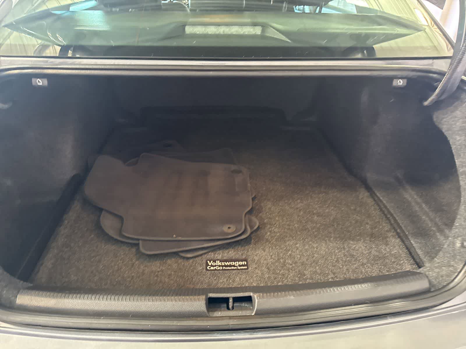 Used 2018 Volkswagen Passat 2.0T SE FWD image 10