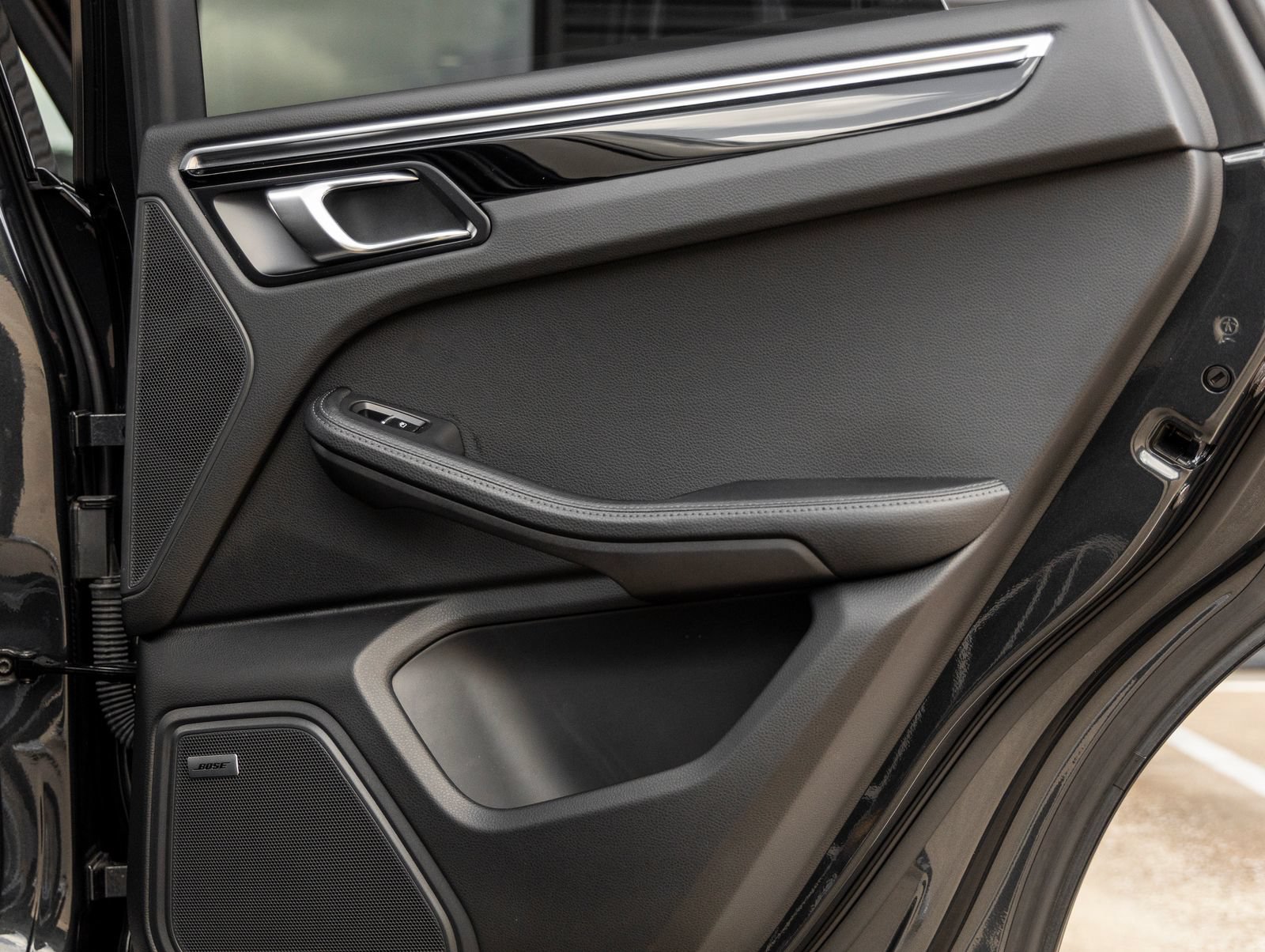 Certified 2024 Porsche Macan S AWD/4WD image 39
