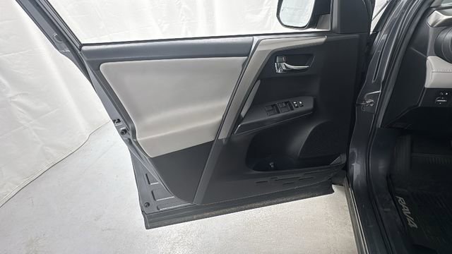 Used 2018 Toyota RAV4 XLE image 19