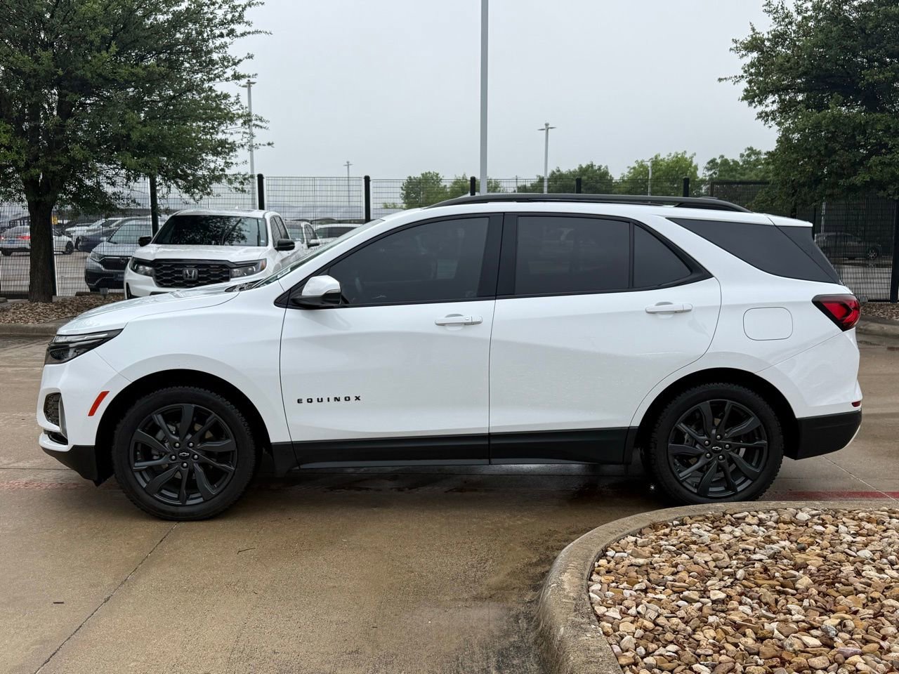 Used 2022 Chevrolet Equinox RS w/ RS Leather Package FWD image 2