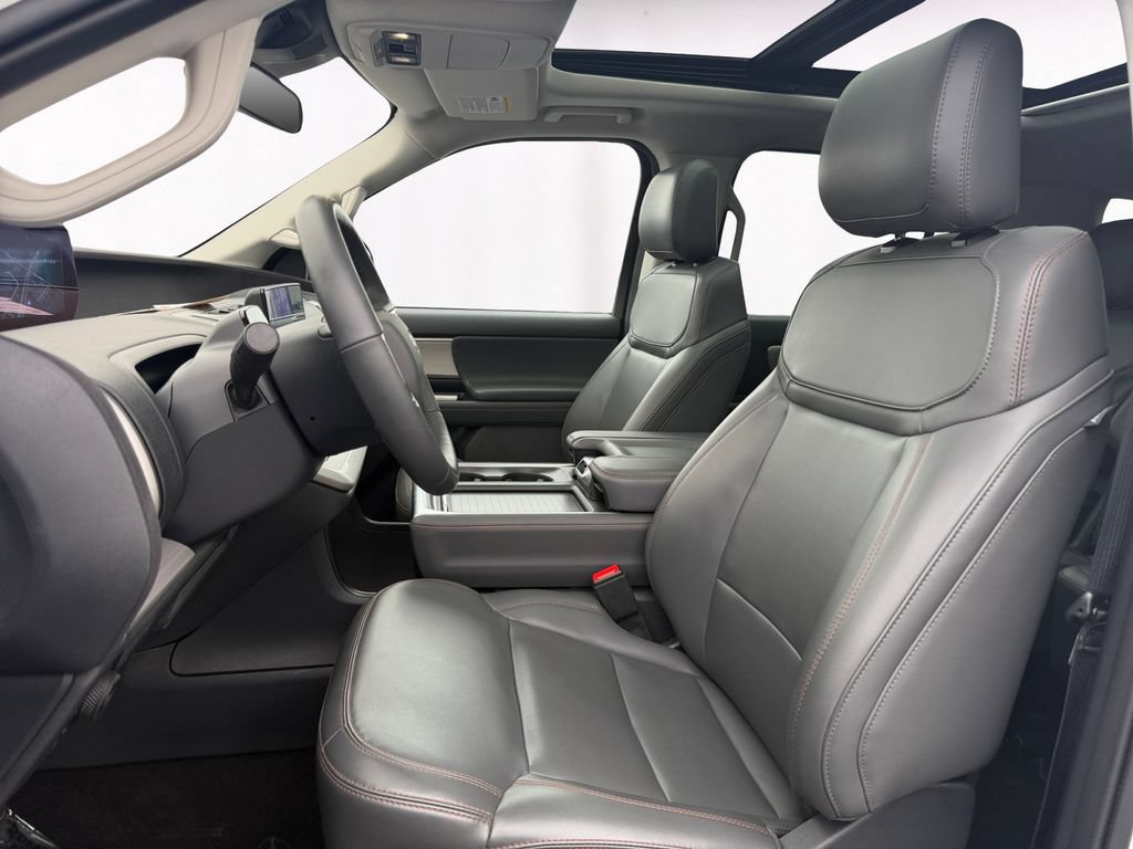 Used 2025 Ford Expedition Active AWD/4WD image 9