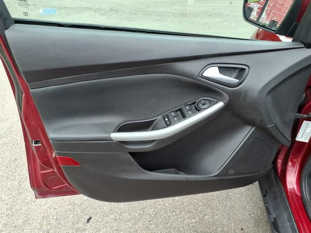 Used 2014 Ford Focus SE w/ Equipment Group 201A FWD image 12