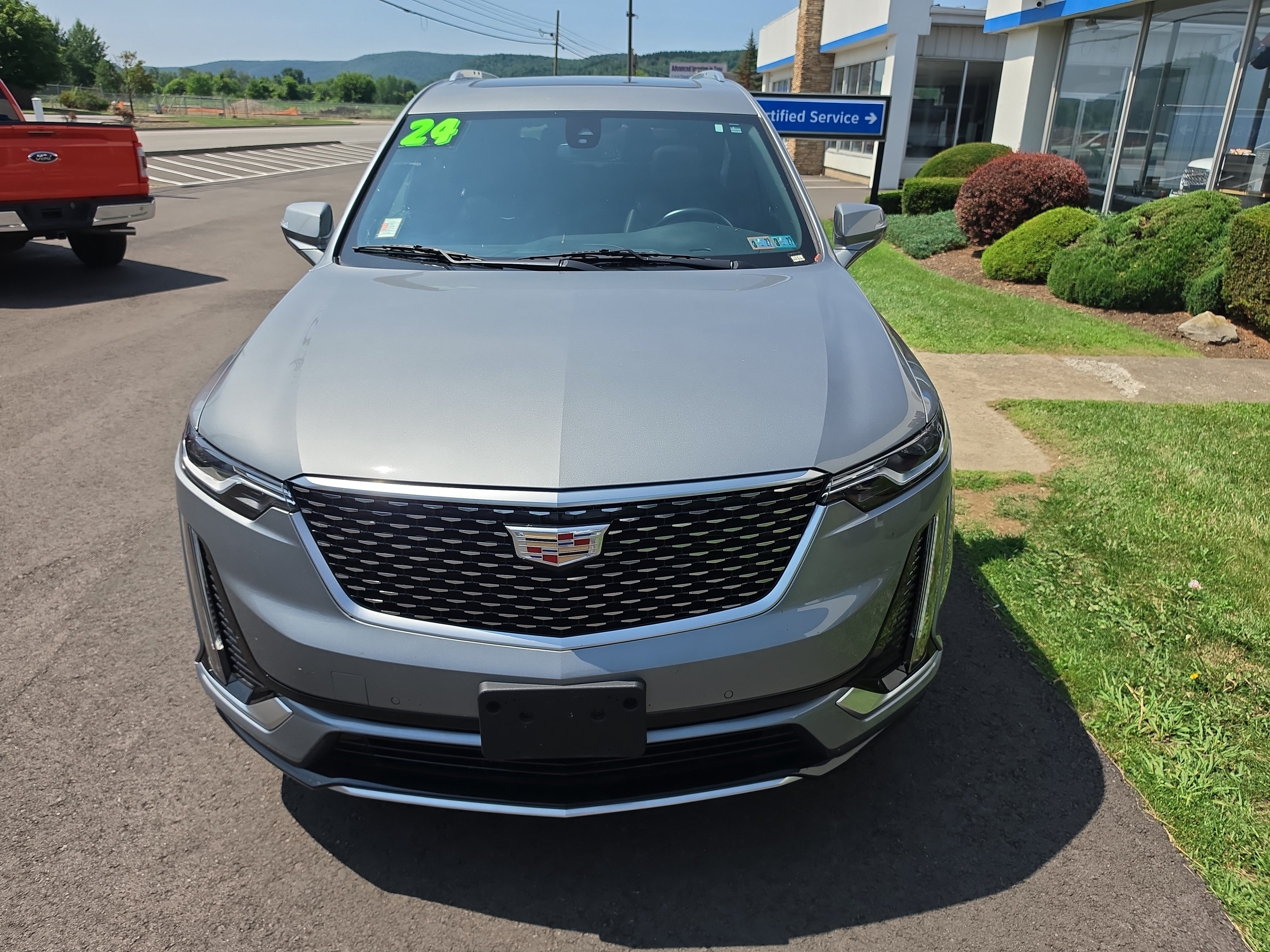 Used 2024 Cadillac XT6 Luxury w/ LPO, Floor Liner Package AWD/4WD image 9