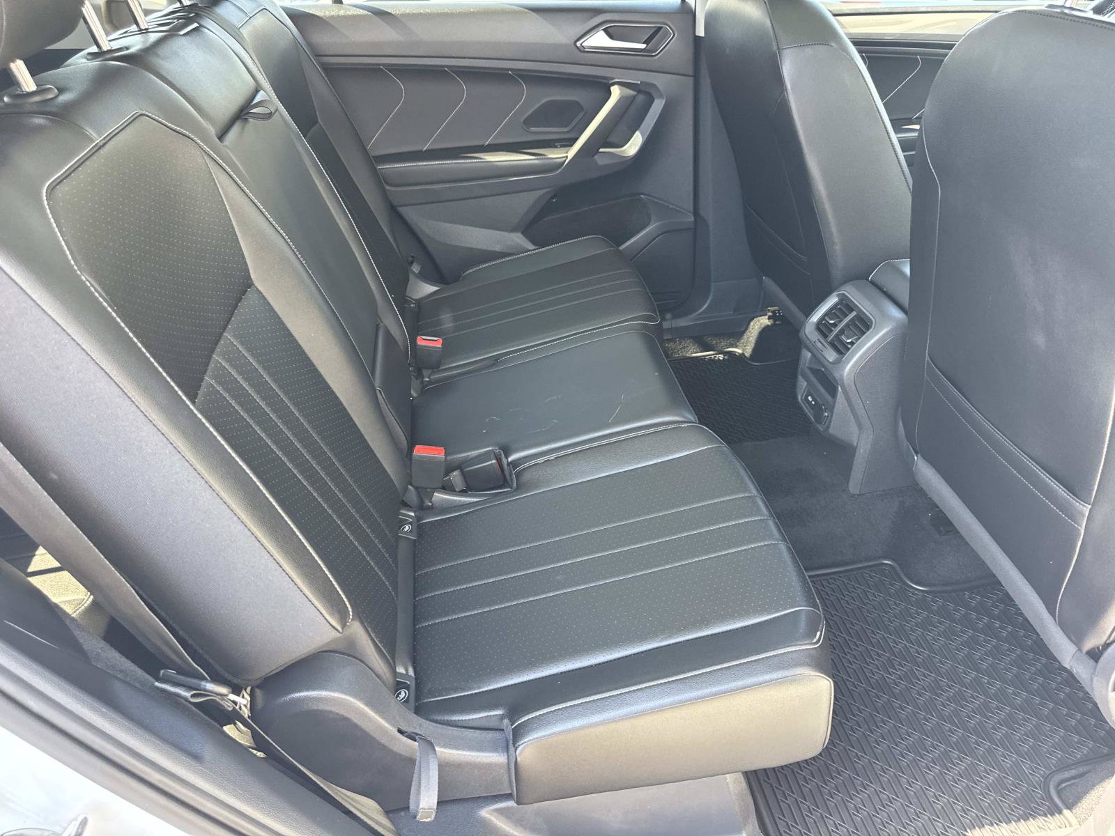 Certified 2023 Volkswagen Tiguan SE w/ Panoramic Sunroof Package FWD image 33