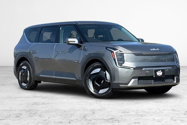 Certified 2024 Kia EV9 Light Long Range RWD image 2