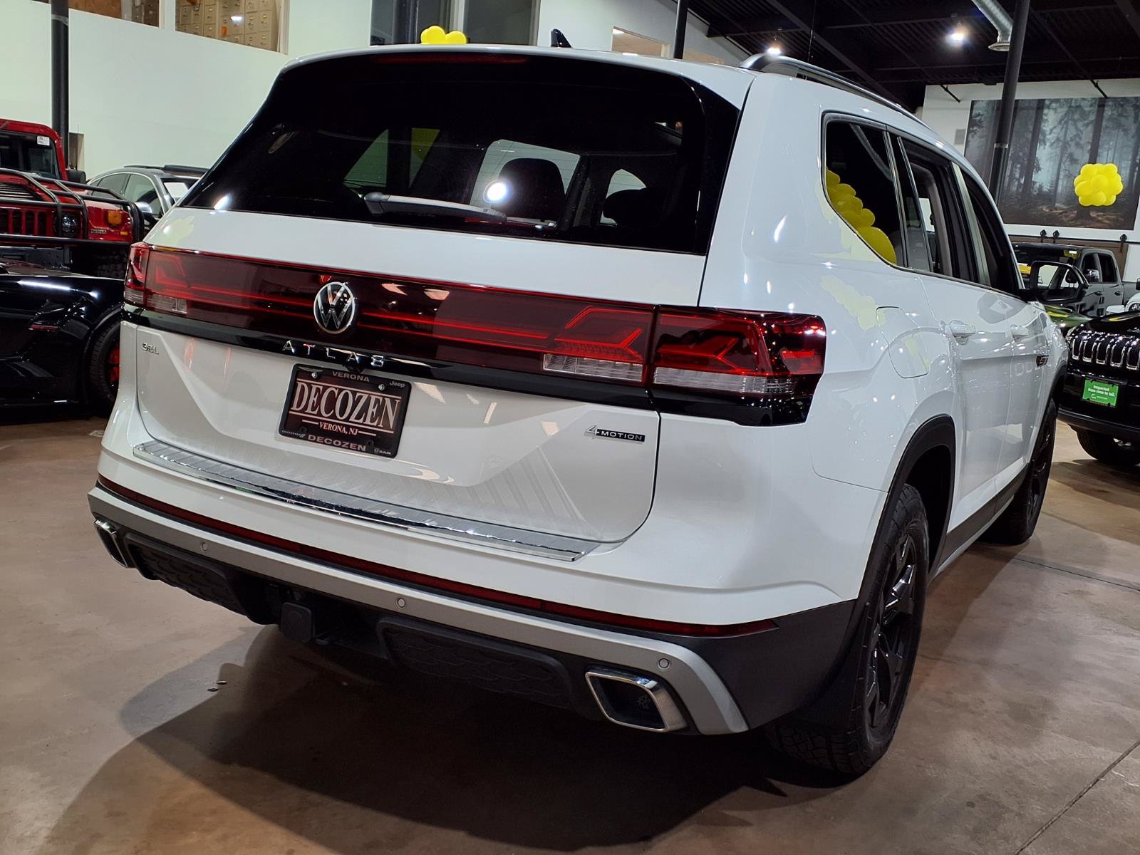 Used 2024 Volkswagen Atlas Peak Edition SEL AWD/4WD image 6