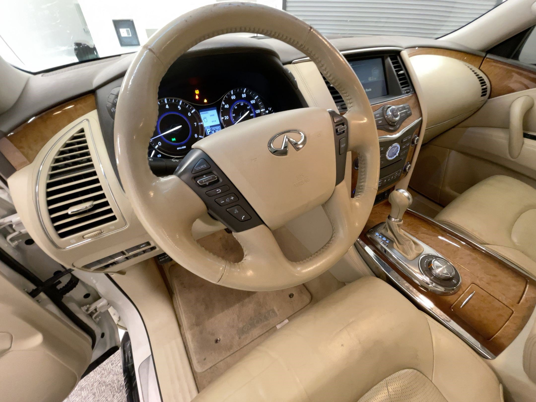 Used 2011 INFINITI QX56 4WD w/ Theater Pkg image 4