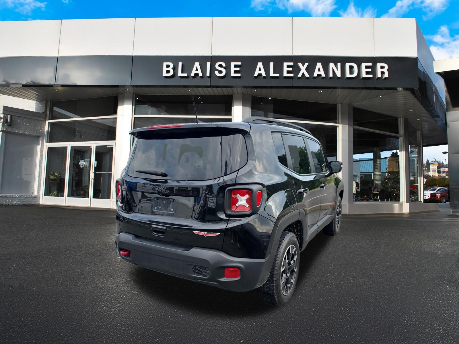 Used 2023 Jeep Renegade Trailhawk w/ Sun/Sound Group AWD/4WD image 3