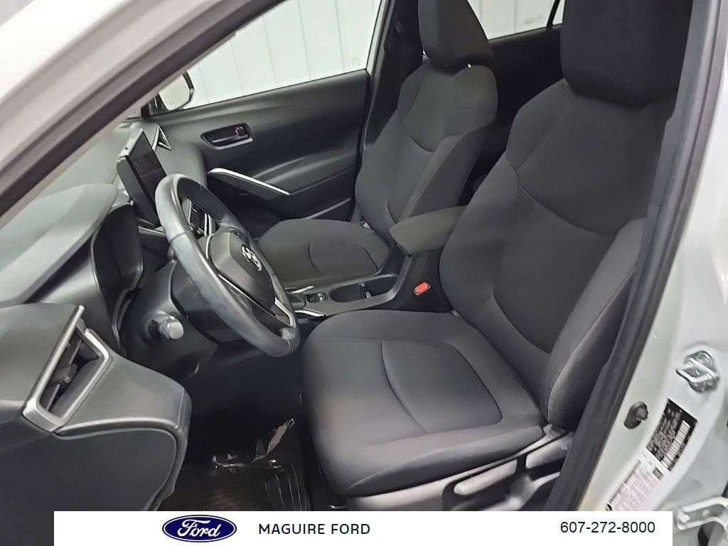 Used 2023 Toyota Corolla Cross LE w/ Moonroof Package image 33