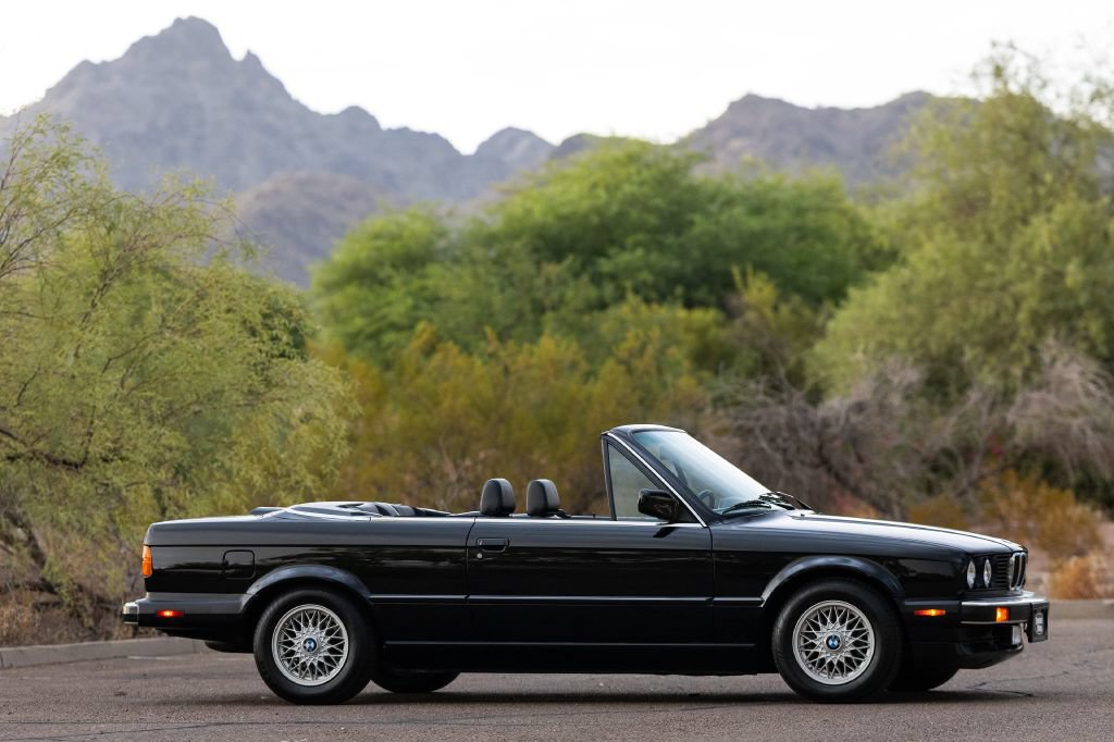Used 1990 BMW 325i Convertible RWD image 3