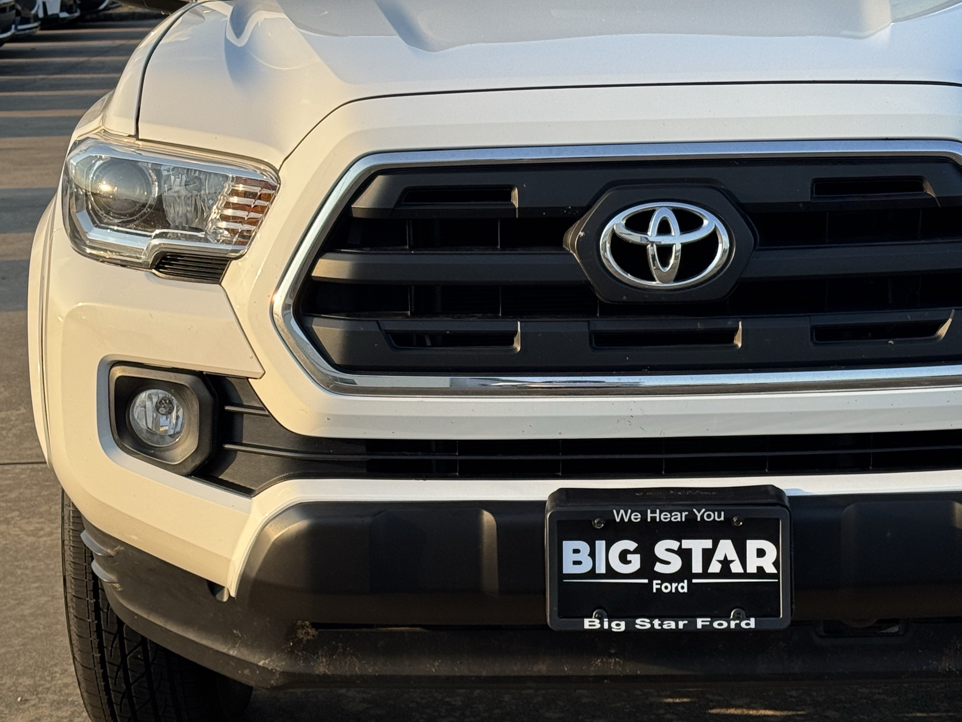 Used 2017 Toyota Tacoma SR5 w/ Tow Package RWD image 12