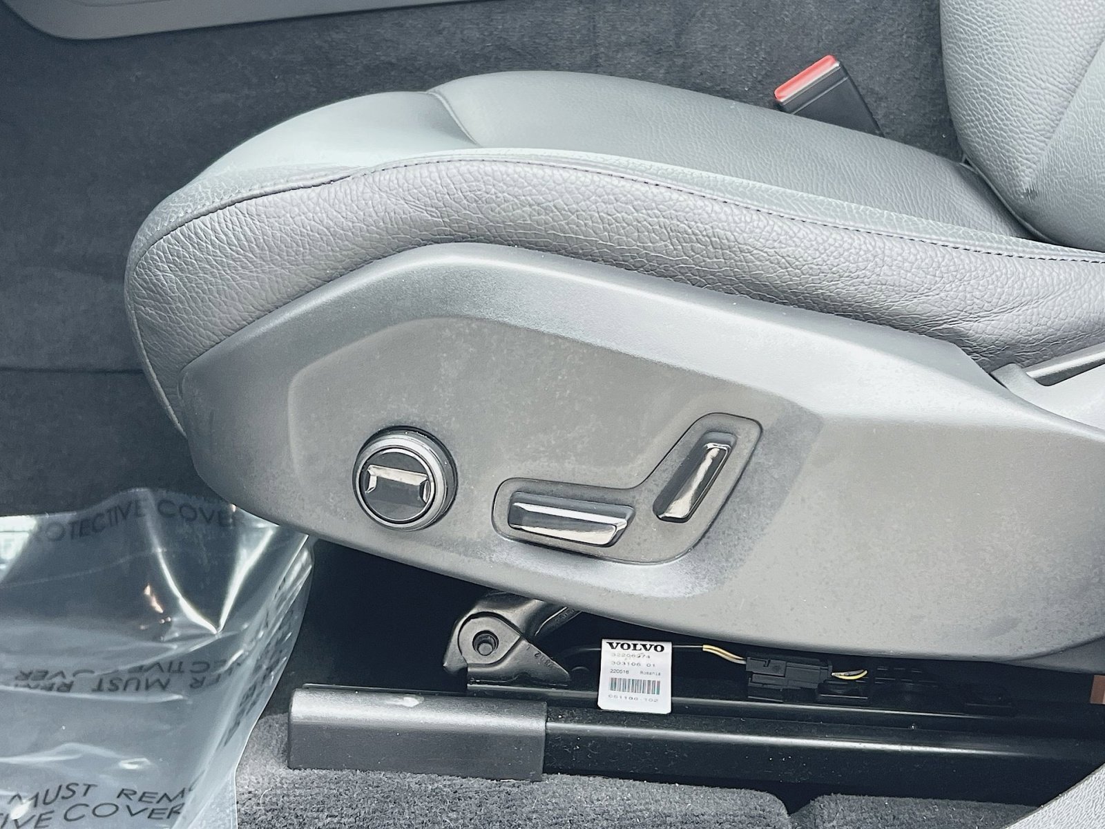 Certified 2023 Volvo XC60 B5 Plus w/ Climate Package image 14