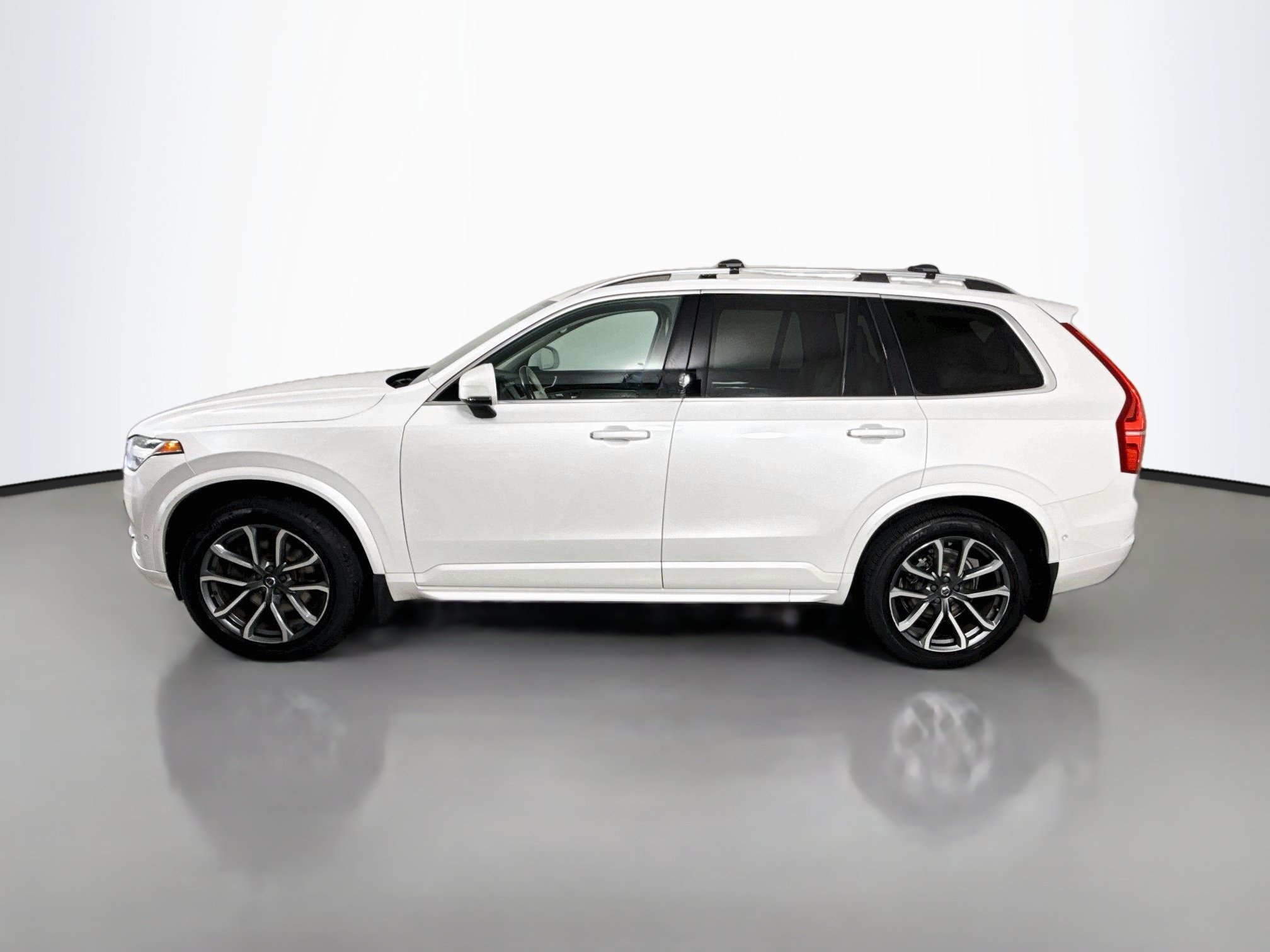 Used 2018 Volvo XC90 T6 Momentum w/ Convenience Package AWD/4WD image 4