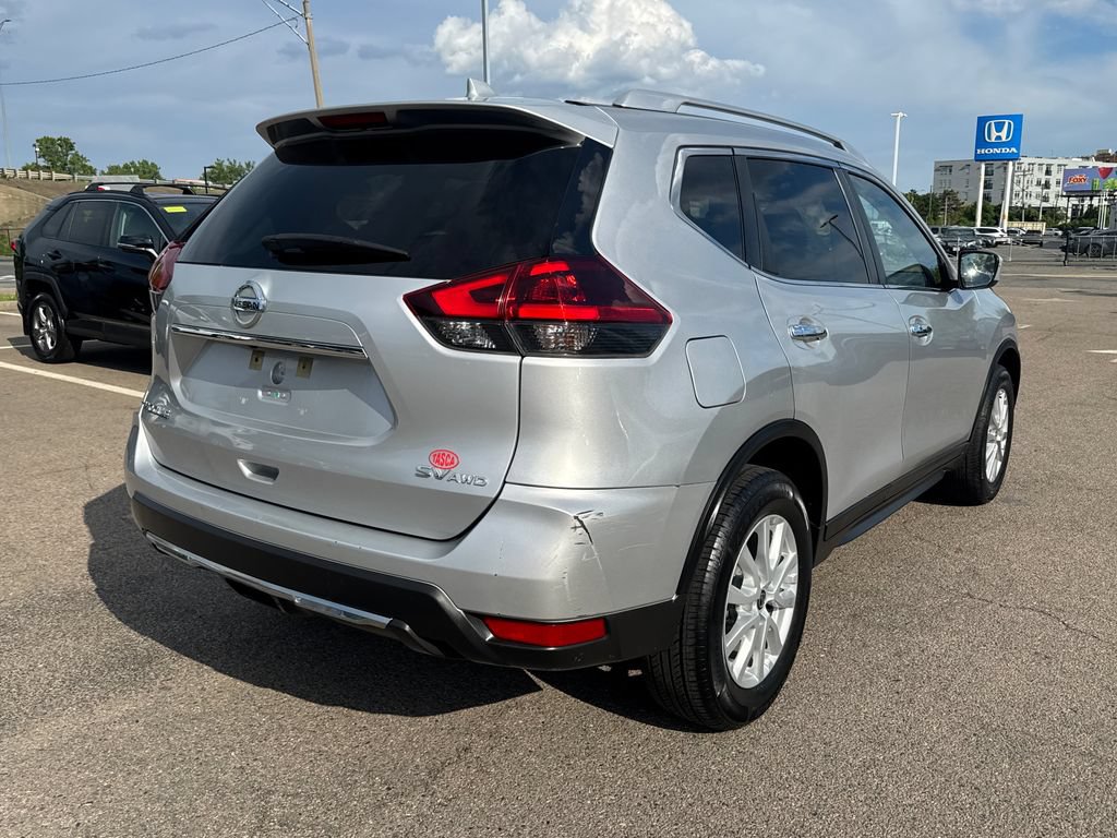 Used 2018 Nissan Rogue SV AWD/4WD image 9