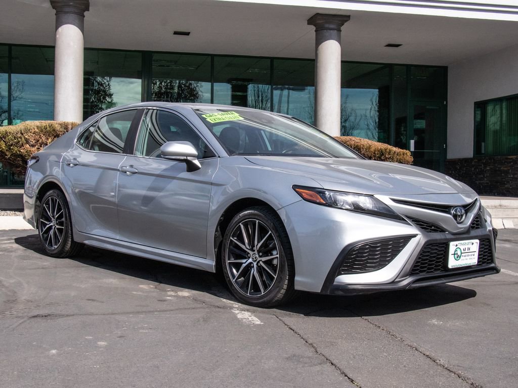 Used 2023 Toyota Camry SE FWD image 1