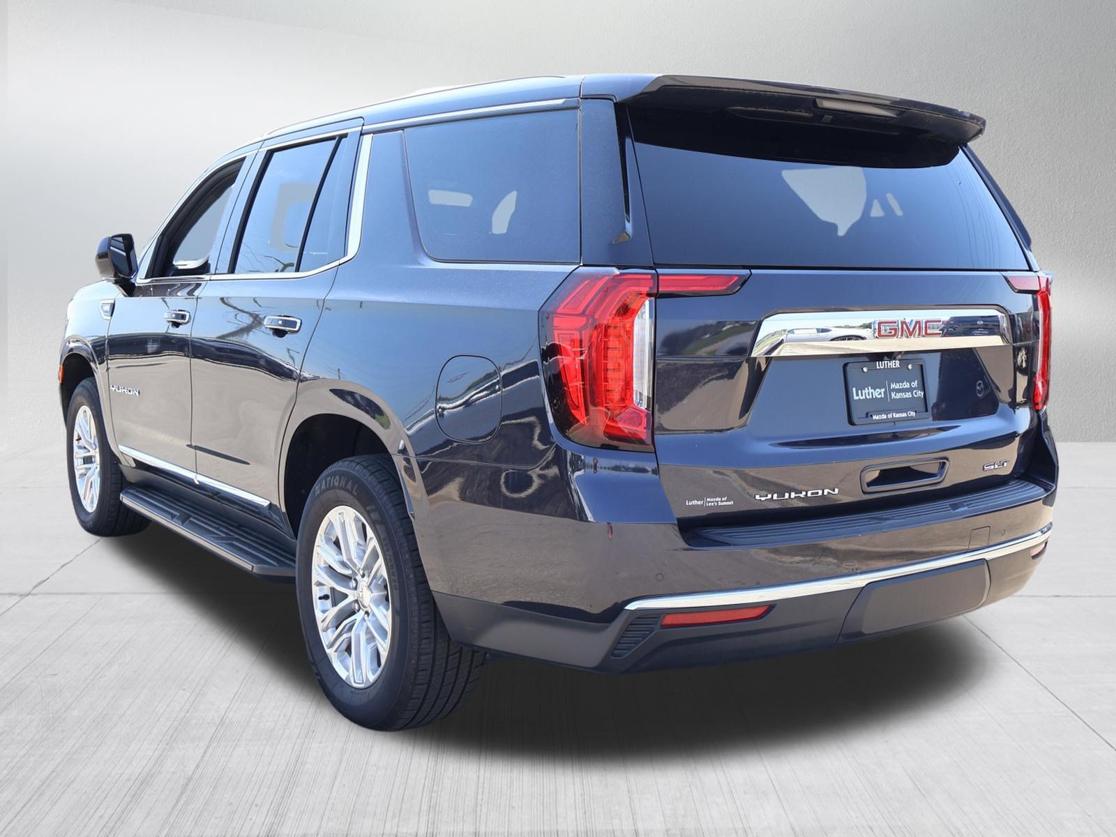 Used 2024 GMC Yukon SLT AWD/4WD image 5