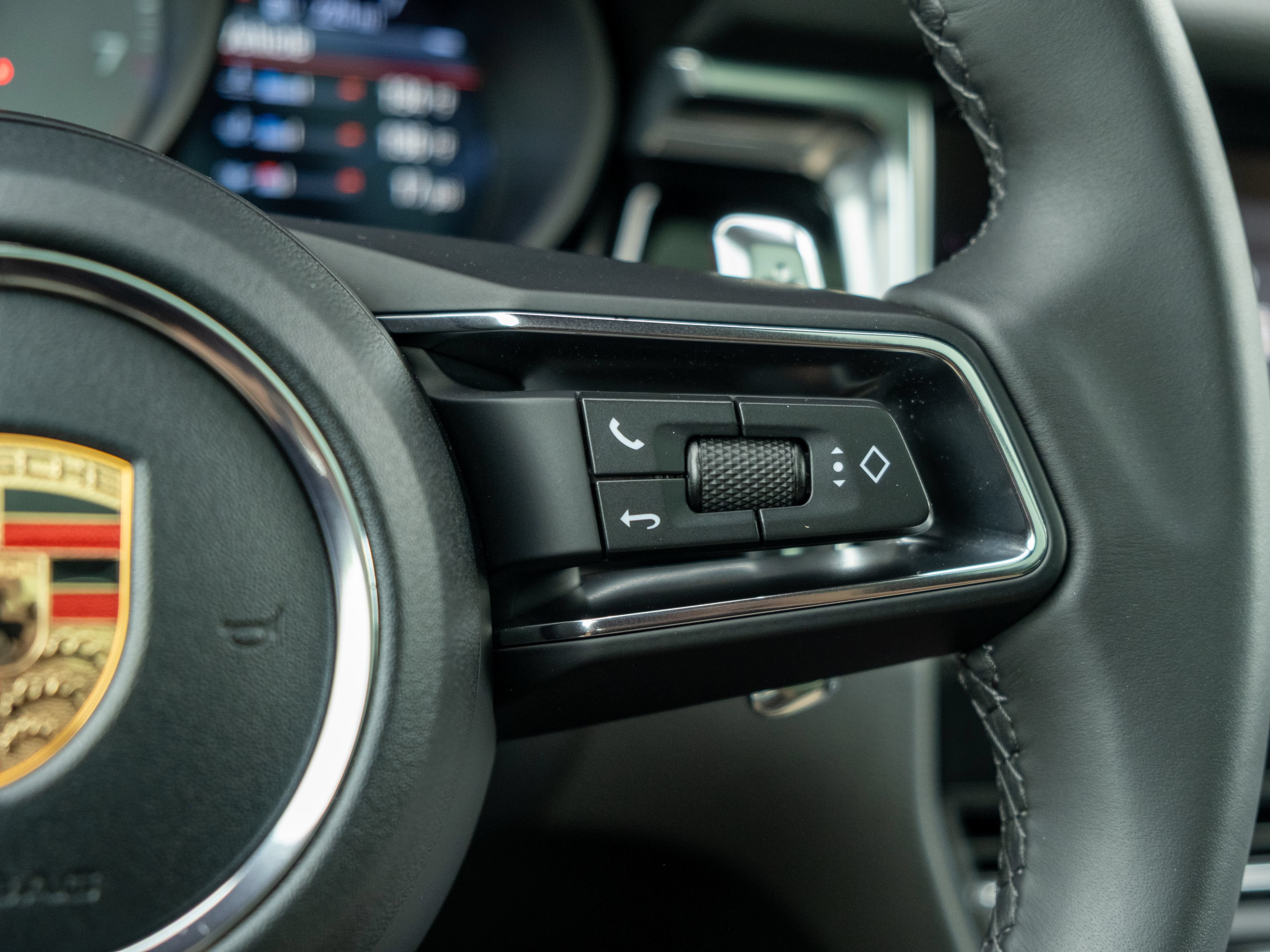 Certified 2025 Porsche Macan S AWD/4WD image 26