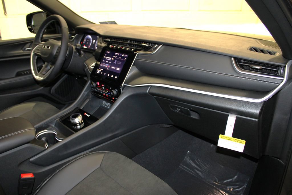 New 2025 Jeep Grand Cherokee Altitude image 27