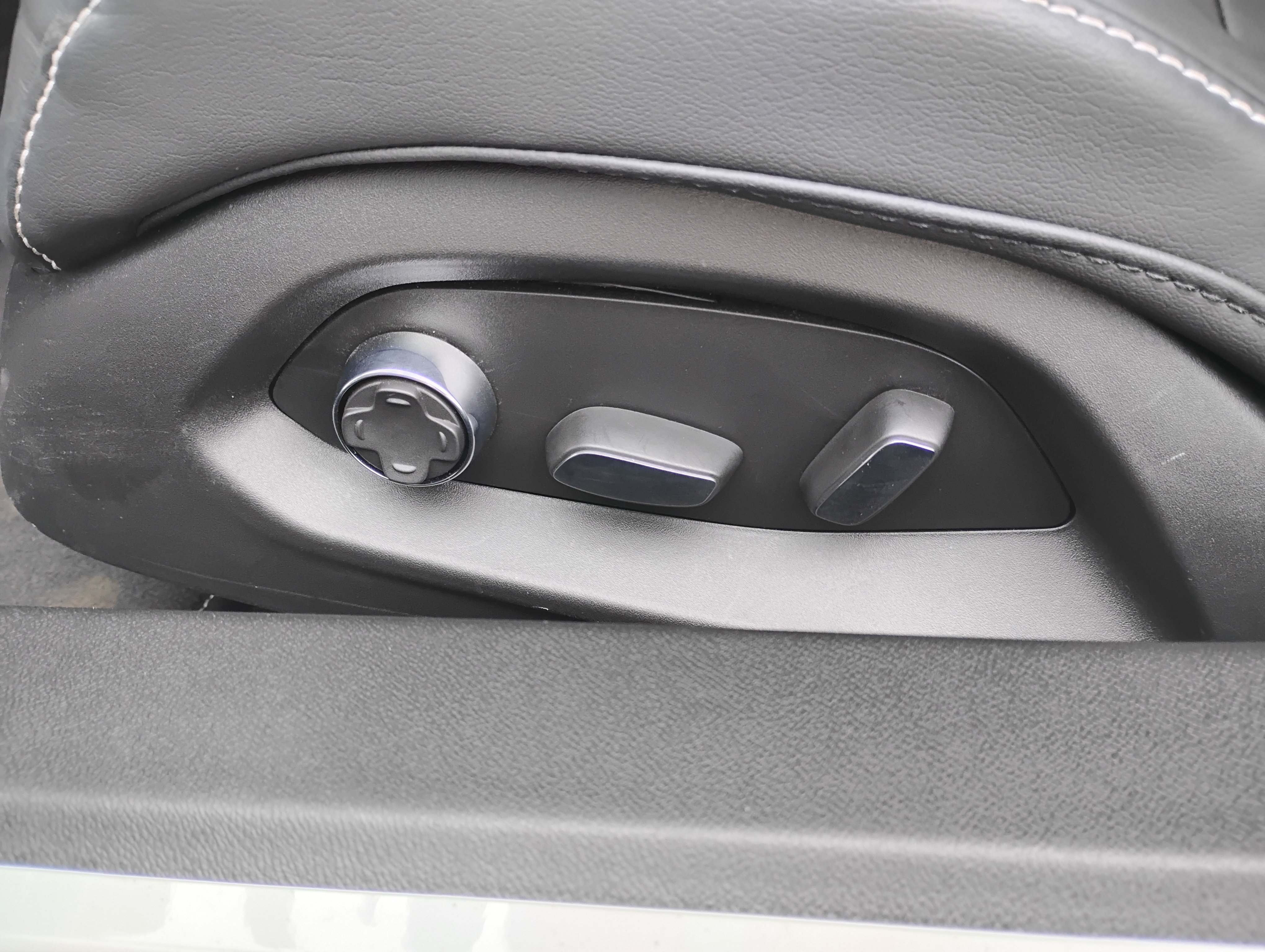 Used 2024 Chevrolet Corvette Z06 w/ Battery Protection Package image 18